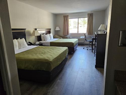 a hotel room with two beds and a window at Remembrance Inn Gettysburg in Gettysburg