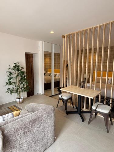Newly renovated studio with Swimming Pool