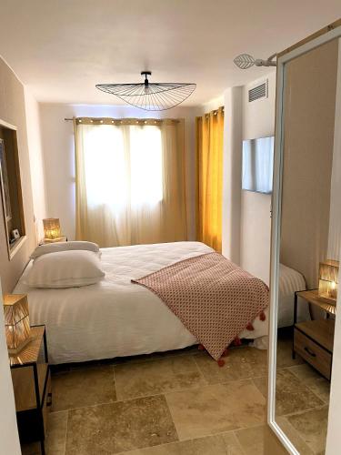 a bedroom with a large bed and a window at Maison entière cosy calme parking animaux ok in Carcassonne
