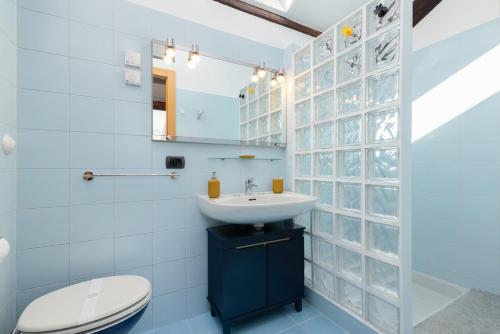 Elegant Attic Loft w PrivateTerrace AC & Fast WiFi
