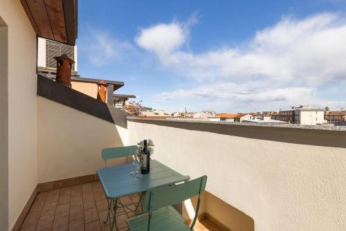 Elegant Attic Loft w PrivateTerrace AC & Fast WiFi