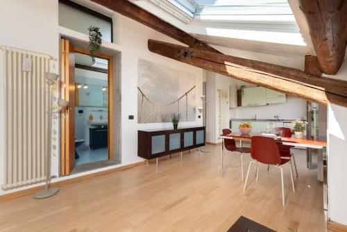 Elegant Attic Loft w PrivateTerrace AC & Fast WiFi