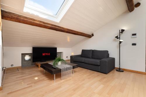 Elegant Attic Loft w PrivateTerrace AC & Fast WiFi