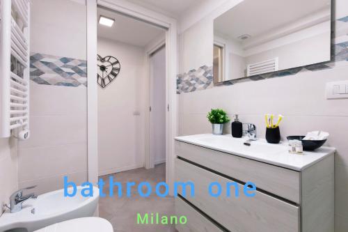 Milan loft 3BR 3BA and fast Wi-Fi 15 minutes to Duomo