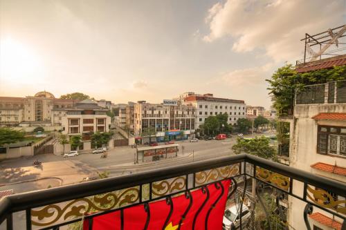 Hanoi Sail Hotel — Balcony/Terrace