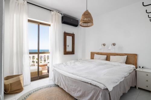 Newly renovated townhouse with sea view and pool