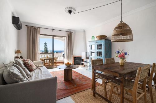Newly renovated townhouse with sea view and pool