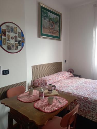 a room with a table and a bed and a table and chairs at Studio Liberty in Fiuggi