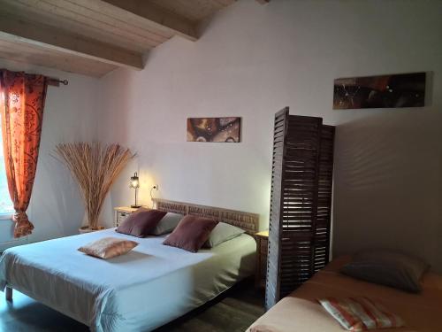 a bedroom with two beds and a window at Chambres D'hôtes La Marouette in Hiers-Brouage