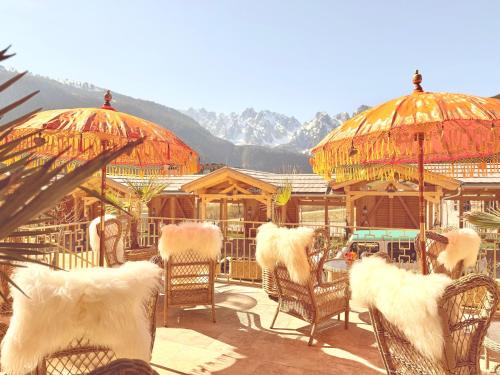 a group of sheep sitting in chairs under umbrellas at SEIN Boutique Suites - ADULTS ONLY in Gosau