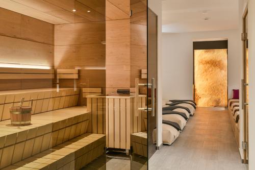 a dressing room with a row of beds at Hotel Sonnblick in Lech am Arlberg