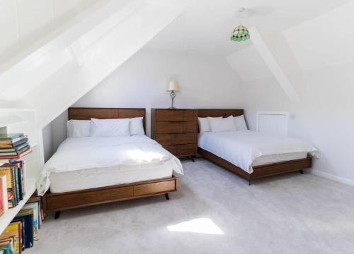 a bedroom with two beds and a book shelf at The Townhouse in Cahersiveen