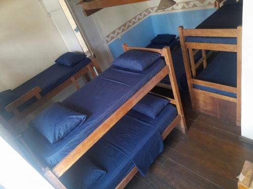 a room with two bunk beds and a ladder at Hostel IndiaJara in Itacaré