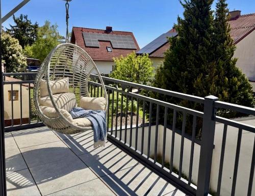 Modern New Apartment with Balcony & Free Parking