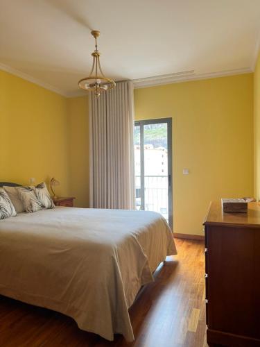เตียงในห้องที่ Machim Flat
