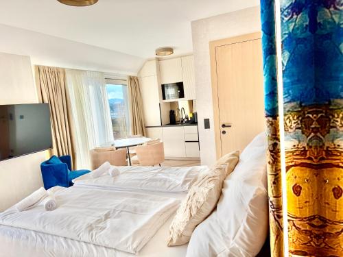 a bedroom with a bed in a room at Luxury Rooftop Apartment LEGRAND in Vienna