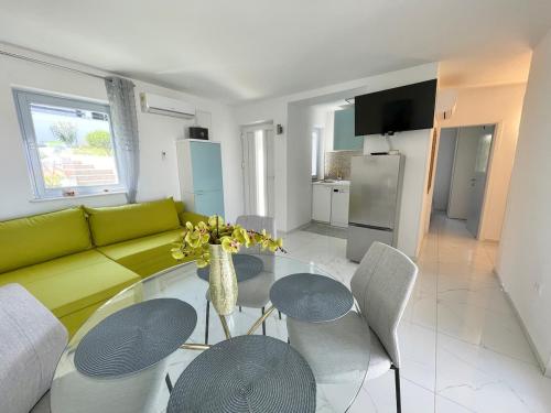 Two bedroom App in Ravni with Sea view, Terrace&Parking