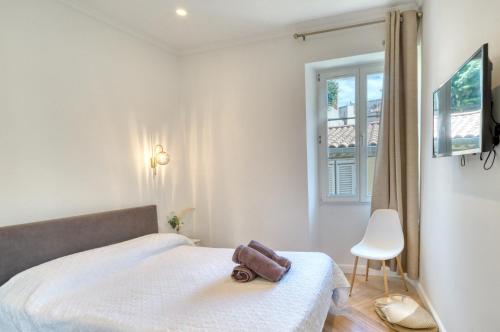 L'Orangerie Secret Garden Apartment in Old Antibes Beach 4min
