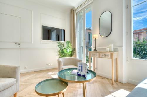 L'Orangerie Secret Garden Apartment in Old Antibes Beach 4min