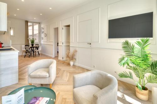 L'Orangerie Secret Garden Apartment in Old Antibes Beach 4min