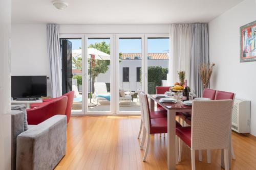 Sea Apartment with pool access