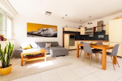 Spacious Apartment with Balcony - Private Garage Parking