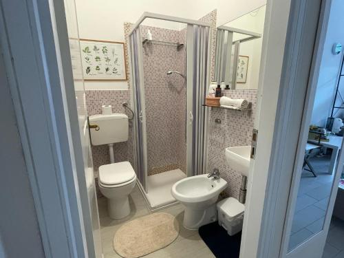a bathroom with a toilet and a shower and a sink at Ashur mondello in Palermo