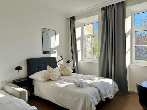 Brand New Luxury Apartment with Free Parking & AC