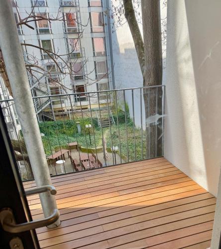 Brand New Luxury Apartment with Free Parking & AC