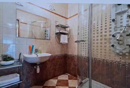 Compass Apartman V