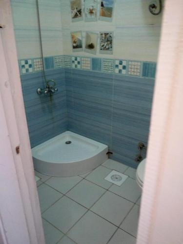 a bathroom with a tub and a toilet at Royal Crown Hotel Marsa Matruh in Marsa Matruh