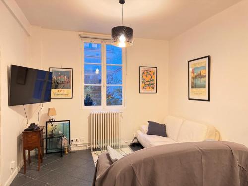 STUDIO 86 rue LEVIS 75017