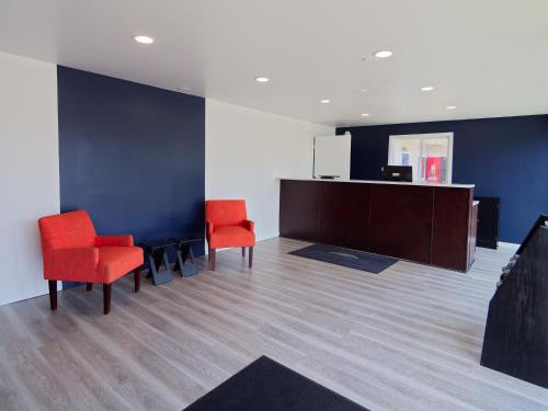an office with two red chairs and a desk at SilverStone Inn North Spokane in Spokane