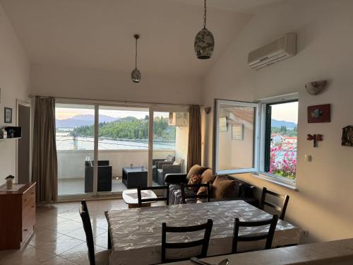 Beachside 2-Bed Bliss!