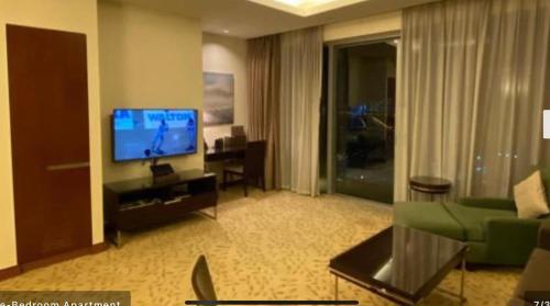Modern 1BR in Fashion Avenue-Steps from Dubai Mall