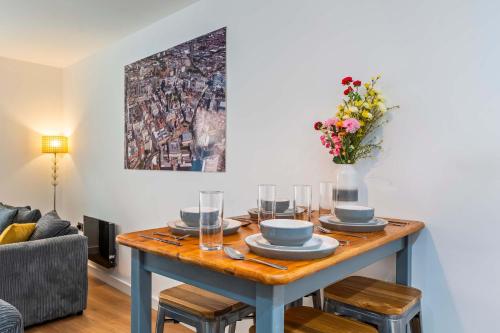 Modern 2 Bedroom Apartment City Center photo 24