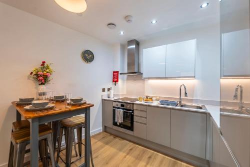 Modern 2 Bedroom Apartment City Center photo 27