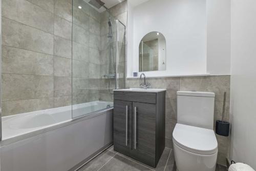 Modern 2 Bedroom Apartment City Center photo 31
