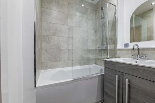 Modern 2 Bedroom Apartment City Center photo 33