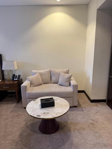 Elegant Marina Stay - Studio in Emaar Residences