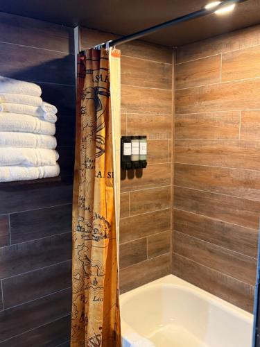 a bathroom with a tub and some towels at Lake lawn inn in Pana