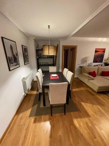 a living room with a table and a couch at Apartamento Robledal de Cirueña in Cirueña