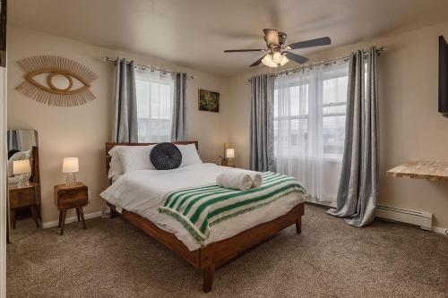 a bedroom with a bed and a ceiling fan at Historic Downtown Deco Queen Studio in Anchorage