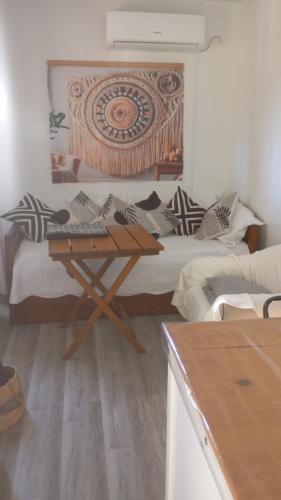 a bedroom with two beds and a wooden table at Veraniega in Playa Hermosa
