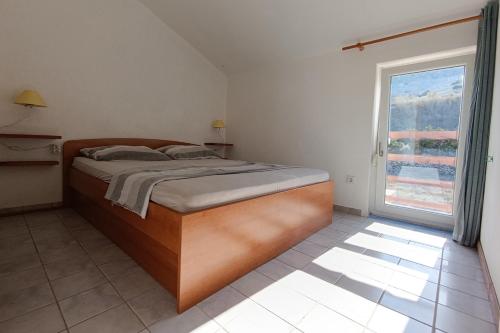 Apartments with parking space Pag - 21220