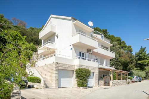 Apartments with parking space Hvar - 25144