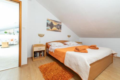 Apartments with parking space Hvar - 25144