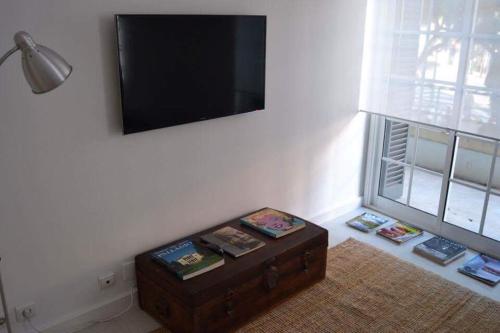 Charming Apartment 101