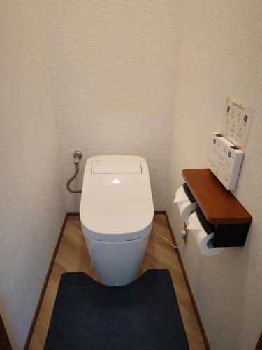 a small bathroom with a white toilet in a room at DiDi Sakura 205 in Tokushima