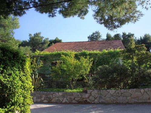 Apartment in Vrbanj with barbecue and Wi-Fi